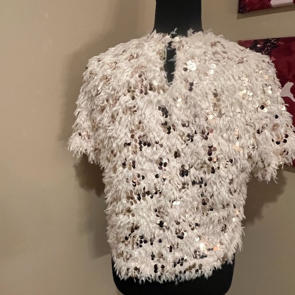 Amelia’s Boutique Cream Sequin & Feather Short Sleeve Crew Neck Top, size M - Picture 4 of 11